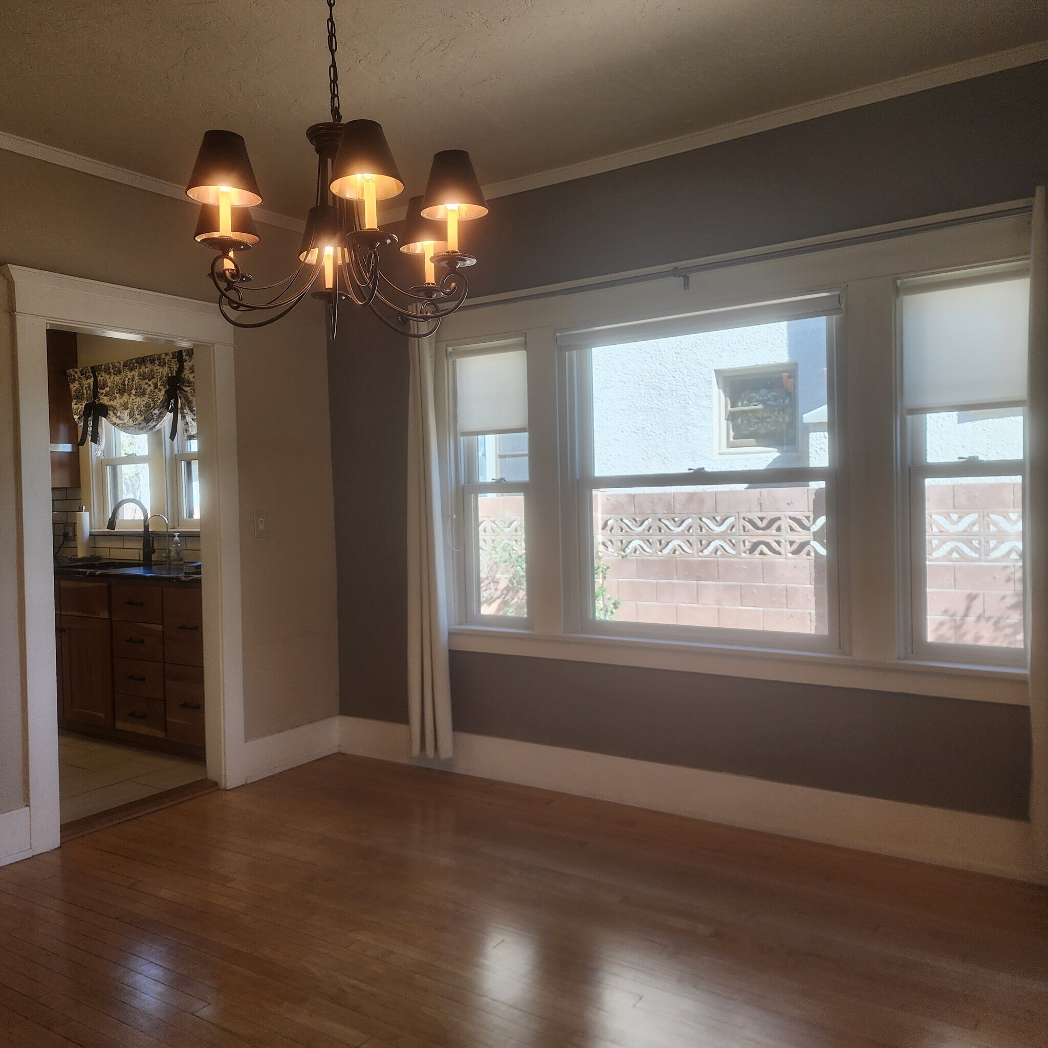 Building Photo - 115 W Vista