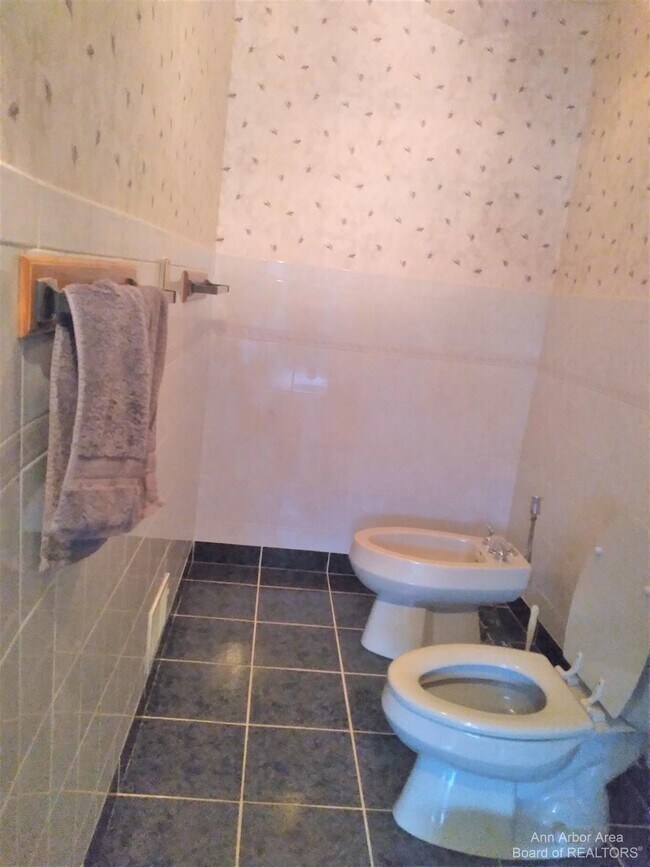 Building Photo - 5383 Textile Rd