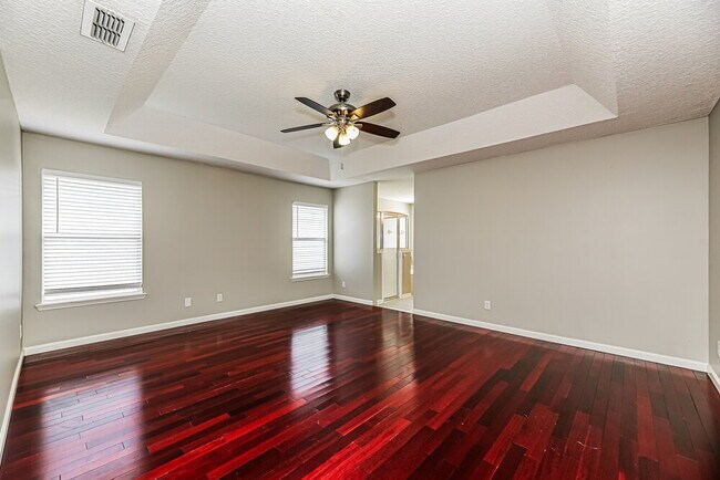 Building Photo - 301 N Lake Cunningham Ave