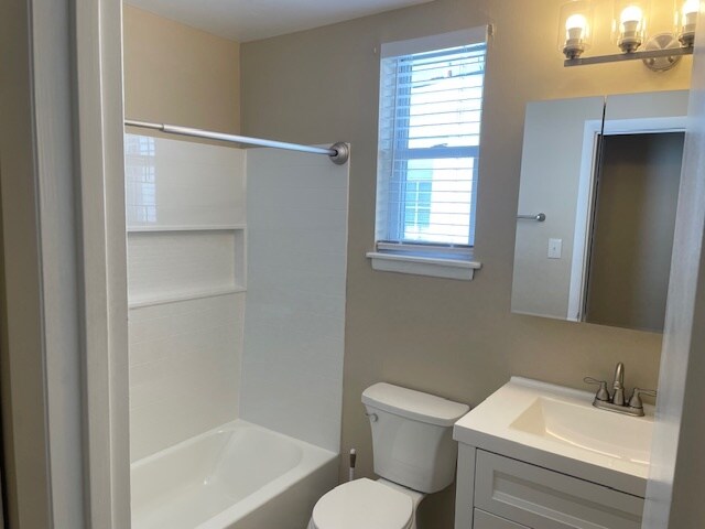 Master Bathroom - 3405 Toone St