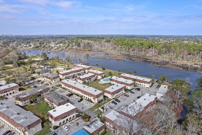 Building Photo - 1530 El Prado Rd