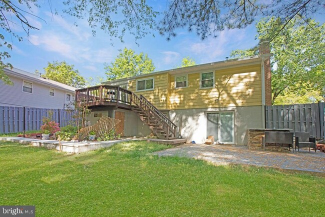 Building Photo - 12611 Valleywood Dr