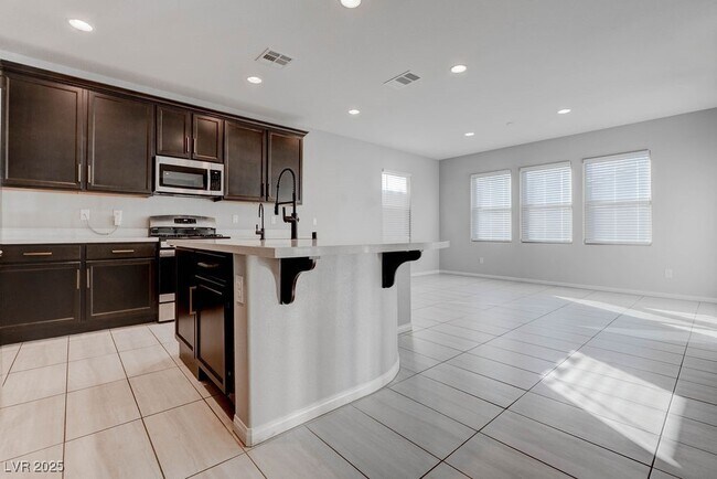 Building Photo - 12847 Slipknot St