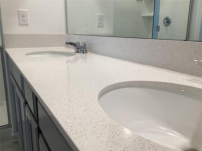 Building Photo - 260 Pershing St