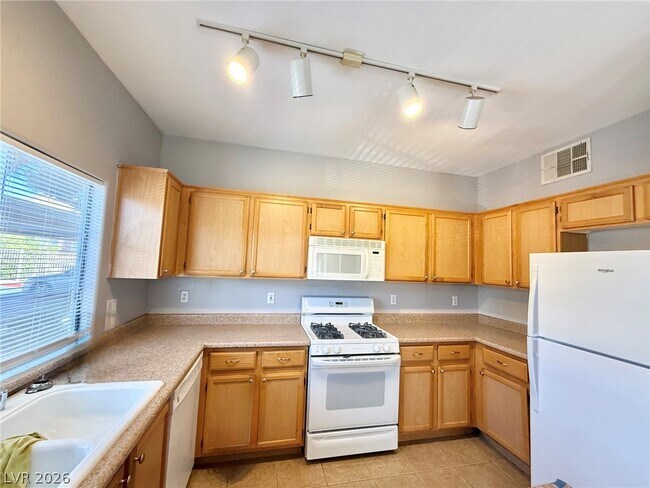 Building Photo - 3850 Juno Beach St