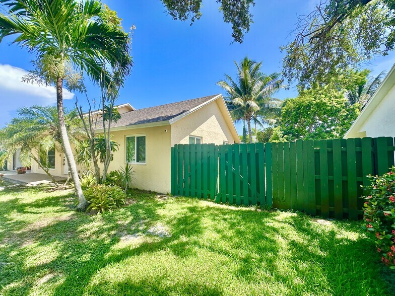 Primary Photo - 1386 Fulmar Dr