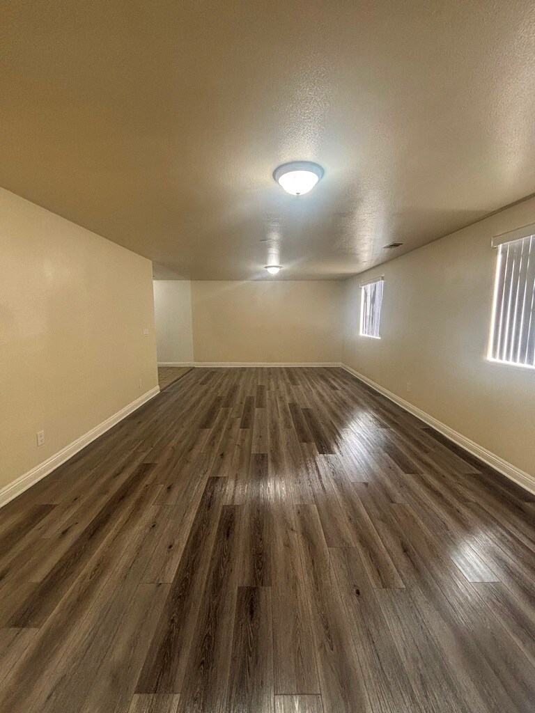 Building Photo - 829 E 84th St