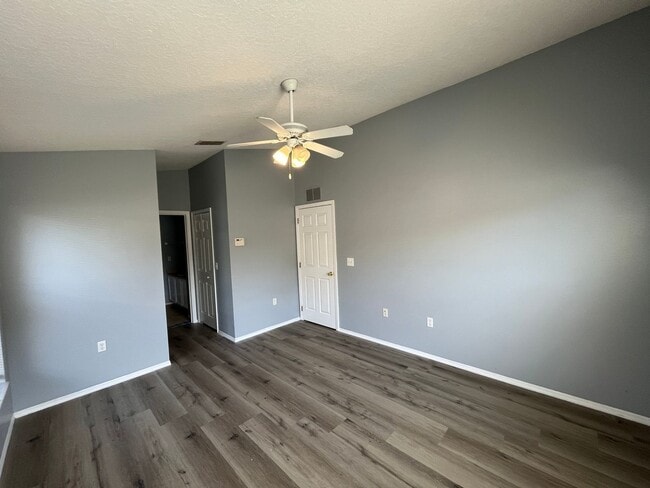 Building Photo - 2304 Hickory Pine St