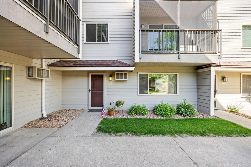 Building Photo - 2100 Ridge Dr