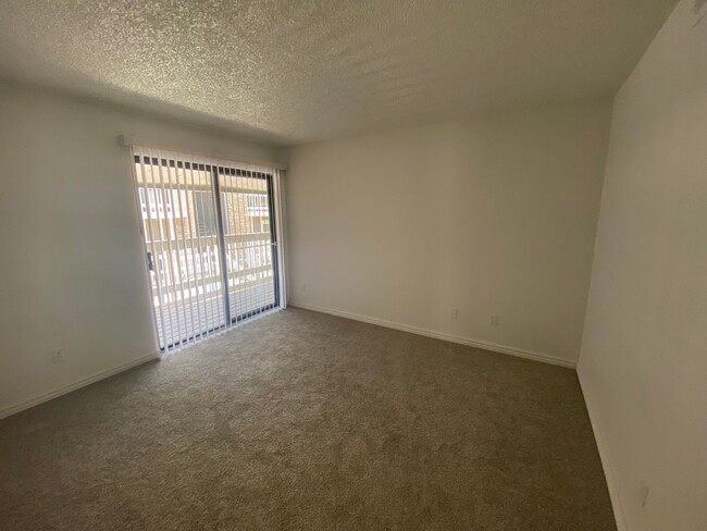 Building Photo - Beautiful 3 bedroom Condo in Aurora