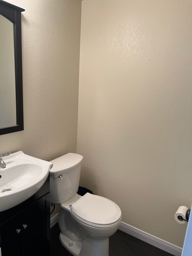 Building Photo - STYLISH HAYWARD HILLS CONDO WITH TWO PRIMARY SUITES AND BAY VIEWS!!!