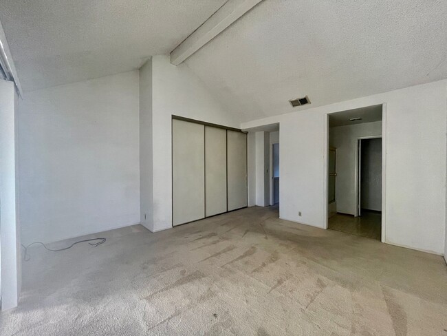 Building Photo - Spacious 1/1.5 Condo San Jose