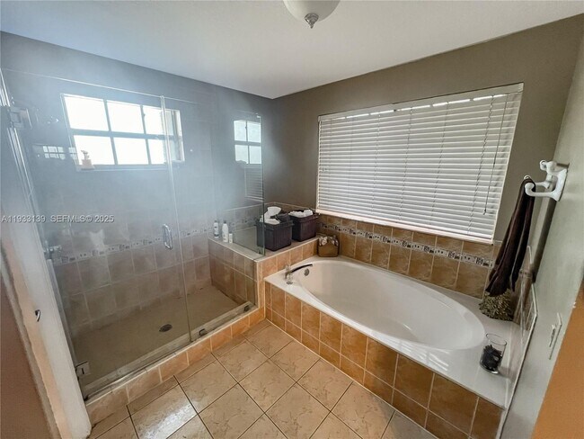 Building Photo - 10110 SW 166th Ct