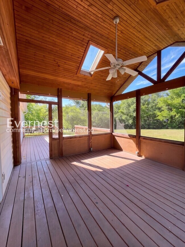 Building Photo - 1203 Countryside Dr
