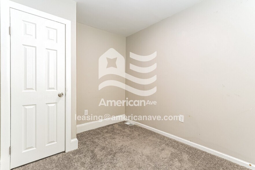 Building Photo - 2130 S Daggett St