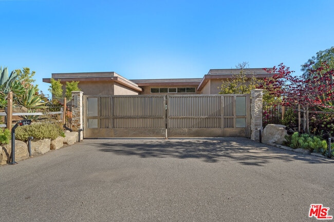 Building Photo - 10715 Yerba Buena Rd