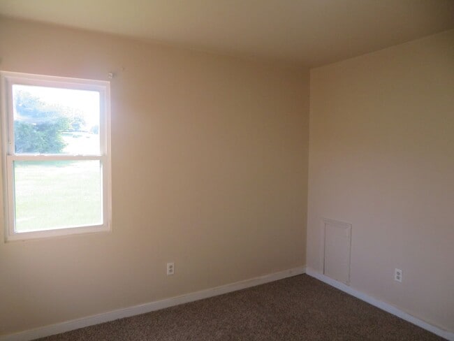Building Photo - Colonial Heights Virginia