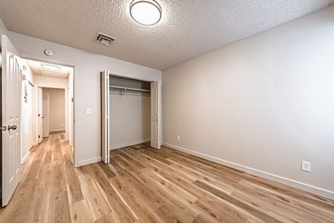 Building Photo - Renovated Charming 2-Bedroom Duplex