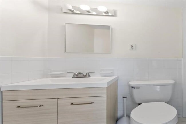 Building Photo - 1041 Hillsboro Mile