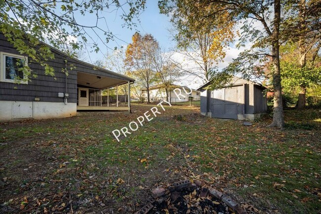 Building Photo - 205 Hilltop Dr