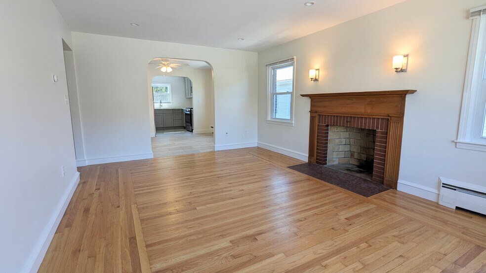 Primary Photo - 852 Smith St