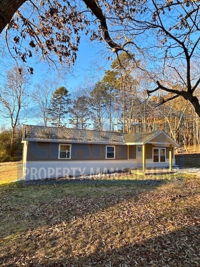 Building Photo - Beautiful, modern three bedroom home!