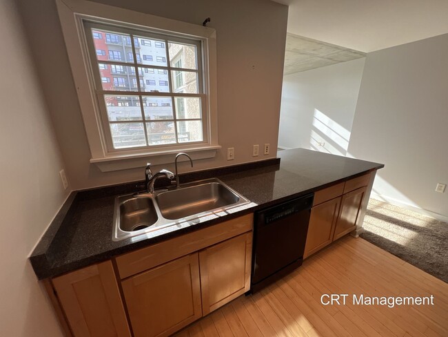 Building Photo - Charming 1 Bed, 1 Bath Condo Available in ...