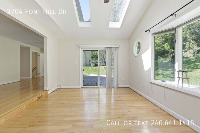 Building Photo - 3704 Font Hill Dr