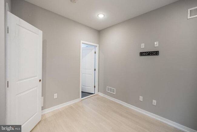 Building Photo - 2428 Jasper St