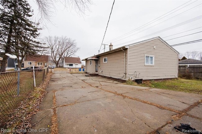 Building Photo - 14960 Alberta Ave