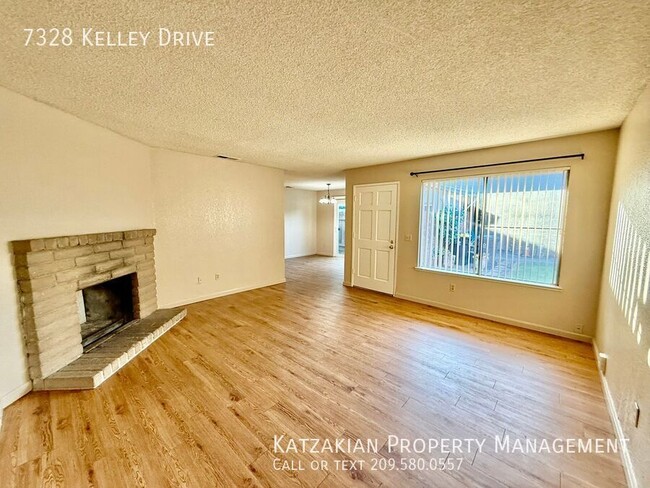 Building Photo - 2 bedroom unit with updated kitchen, insid...