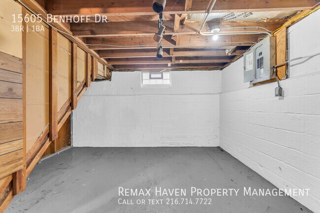 Building Photo - 15605 Benhoff Dr