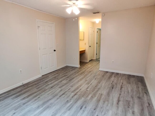 Building Photo - 8105 Olympia Ct