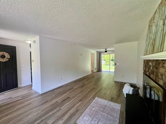 Building Photo - (#724) Duplex Near Squaxin Park - Water/Se...