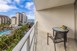 Building Photo - Spacious Waikiki Studio, One Block From Fo...