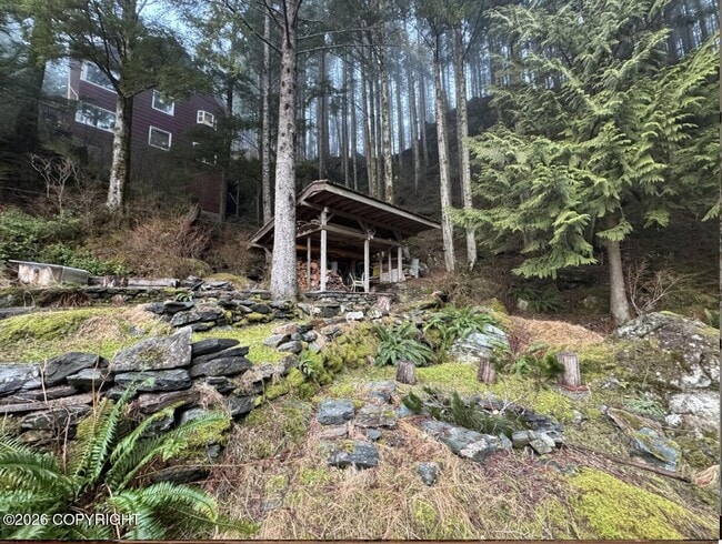 Building Photo - 636 Main St