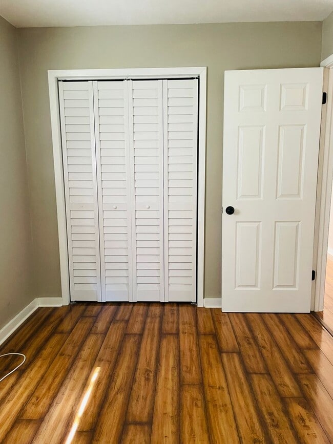 Building Photo - Spooktacular October Deal! Cozy 2BR/1BA fo...