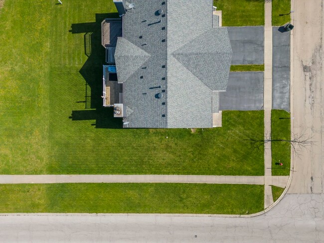 Building Photo - 400 Gloria Ln