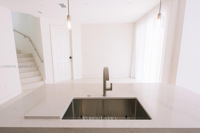 Building Photo - 8167 NW 108th Ct