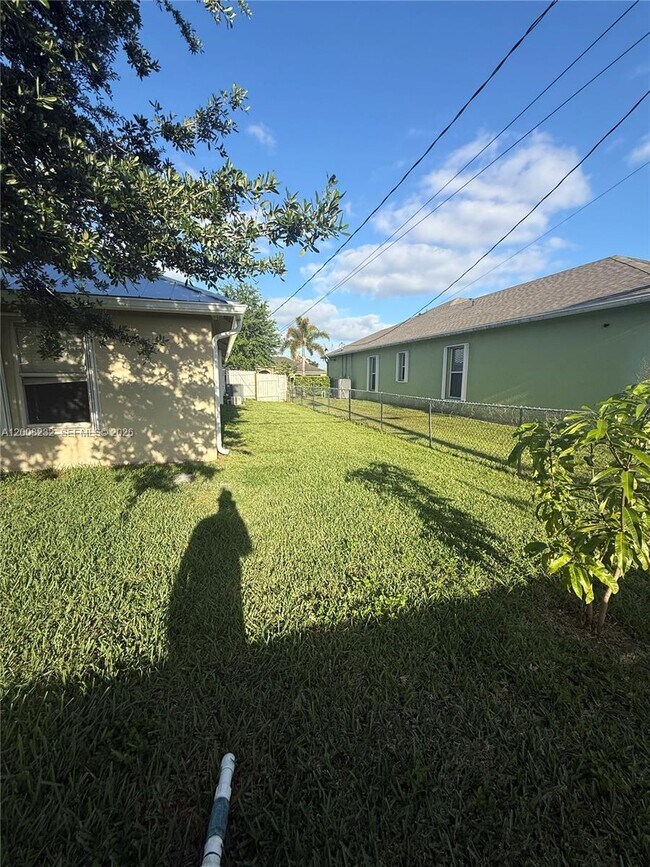 Building Photo - 3262 SW Cohutta St