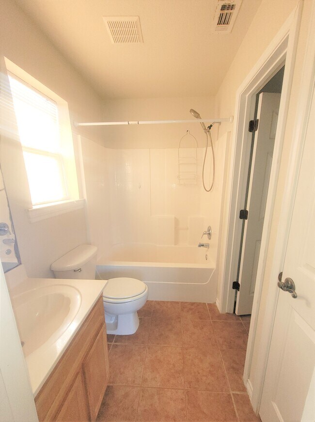 Building Photo - 502 Hood Dr