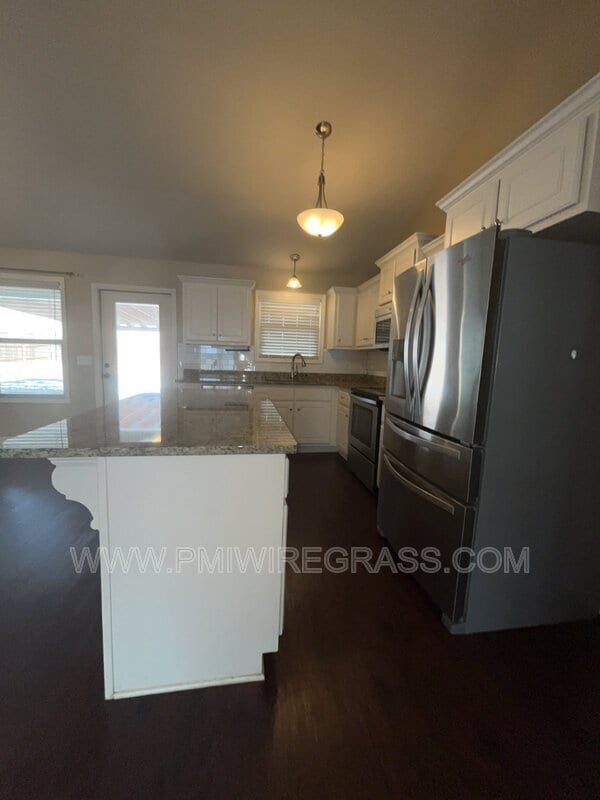 Building Photo - 229 Lace Dr