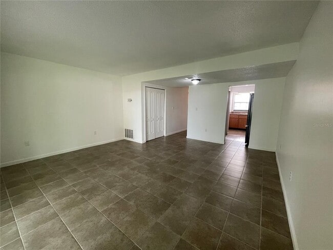 Building Photo - 221 S Cypress Way