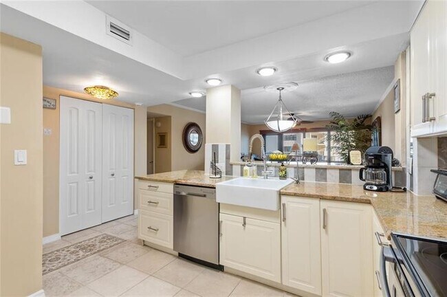 Building Photo - 5000 N Ocean Blvd