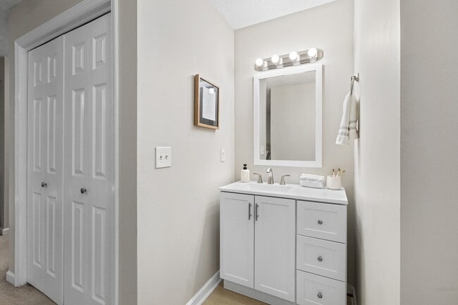 Building Photo - 315 Yorkshire Cir