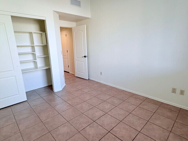 Building Photo - *AVAILABLE NOW* Gorgeous 3 bed/2 bath home...