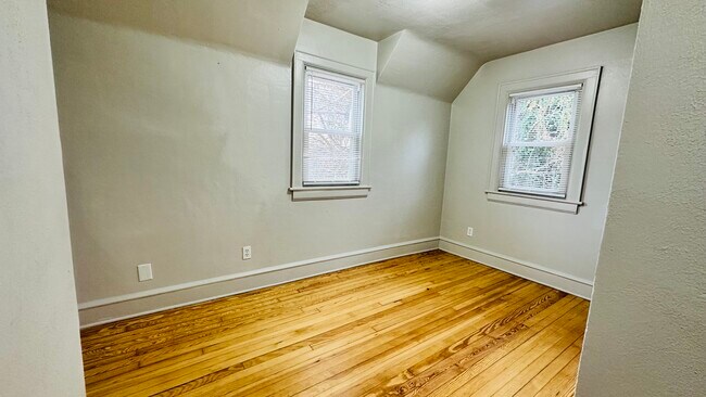 Building Photo - 206 Downes St