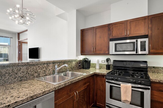 Building Photo - Top Floor Condo in the Gaslamp District!
