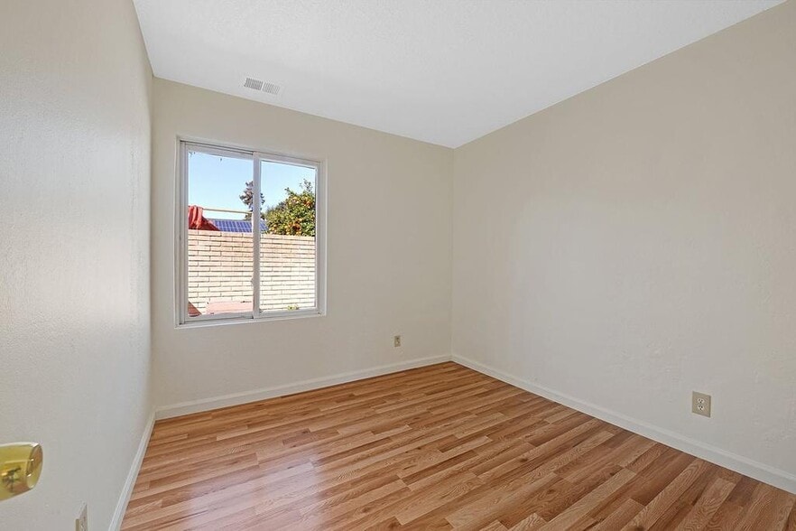 Building Photo - 1285 Boa Vista Dr