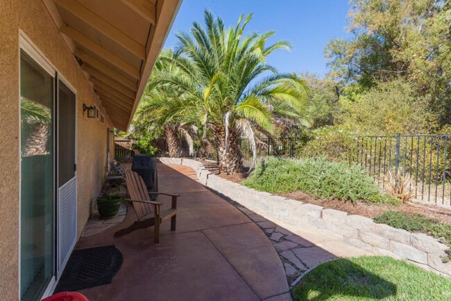 Building Photo - Beautiful South Redding Home